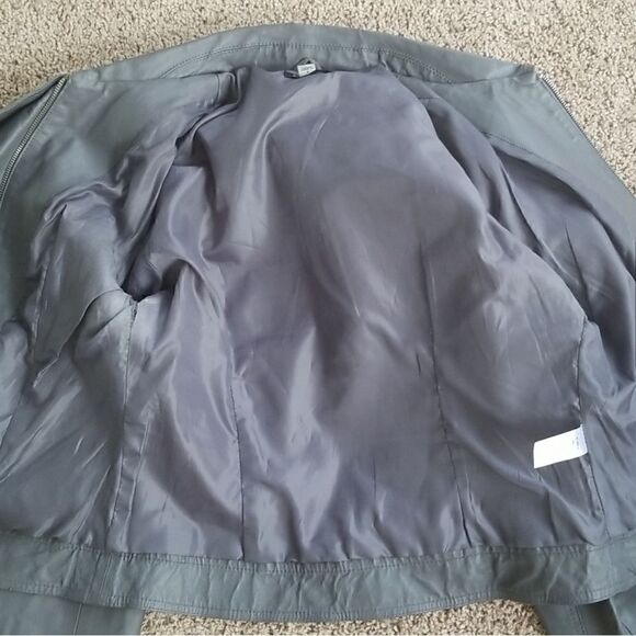 Genuine Leather Motorcycle Jacket, size 6 - Picture 5 of 11